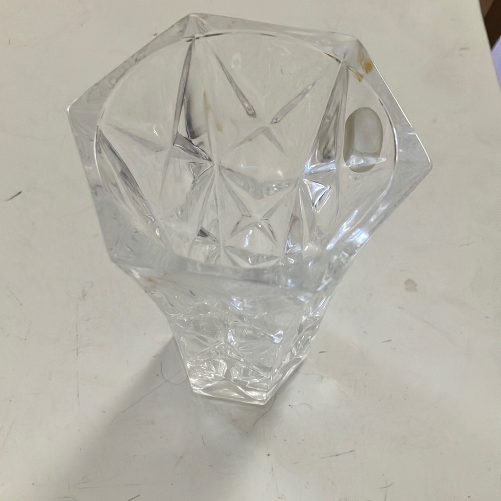 Elegant Avon Clear Crystal 24 percent lead crystal bud Vase brand new